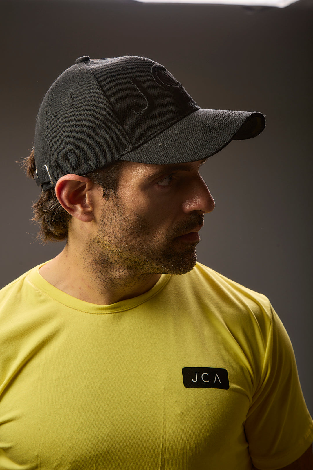 Gorra Negra con Bordado Negro