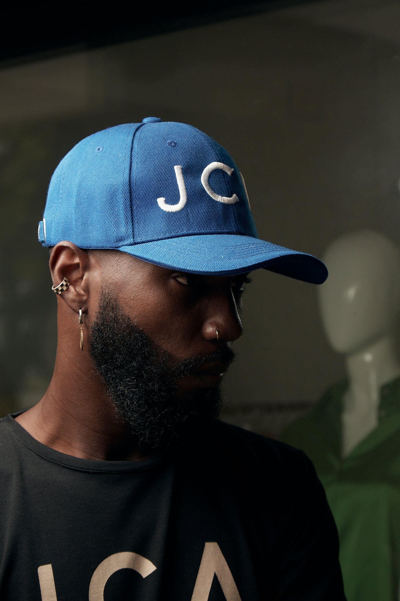 Gorra Azul Rey con Bordado Blanco