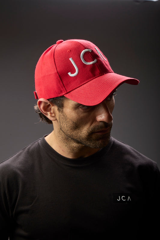 Gorra Roja con Bordado Blanco