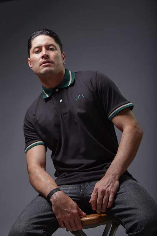 Polo Negro Cuello Verde y beig