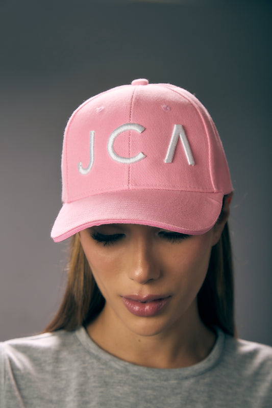 Gorra Rosada con Bordado Blanco