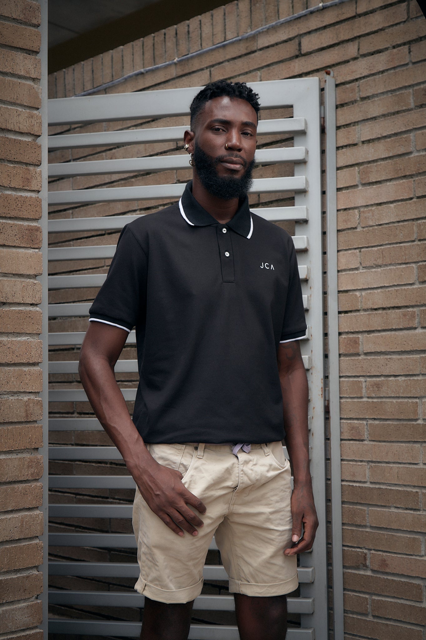 Polo Negro Cuello Negro y Blanco Hombre